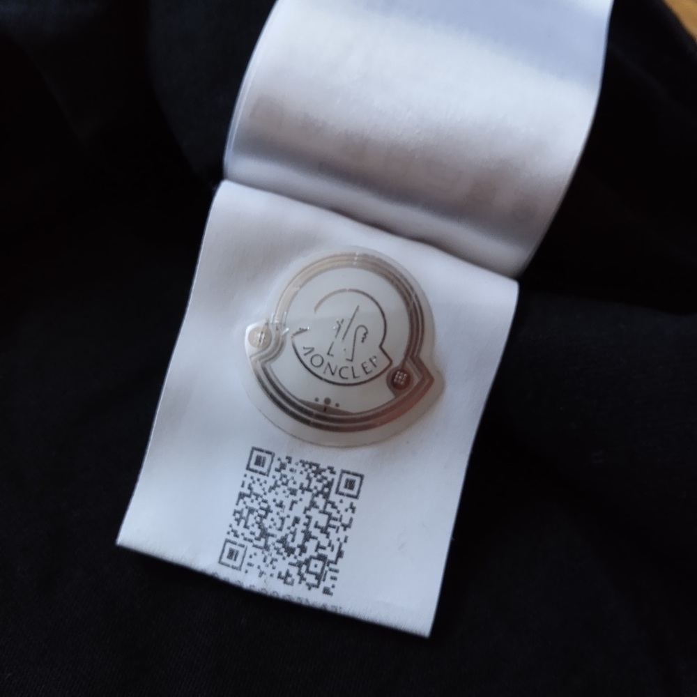 Moncler Men’s Moon Travel Graphic T-Shirt - Picture 9 of 11